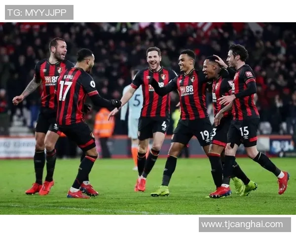 曼联4-4伯恩茅斯，赛后评分：曼联8号榜首+加冕官方MVP